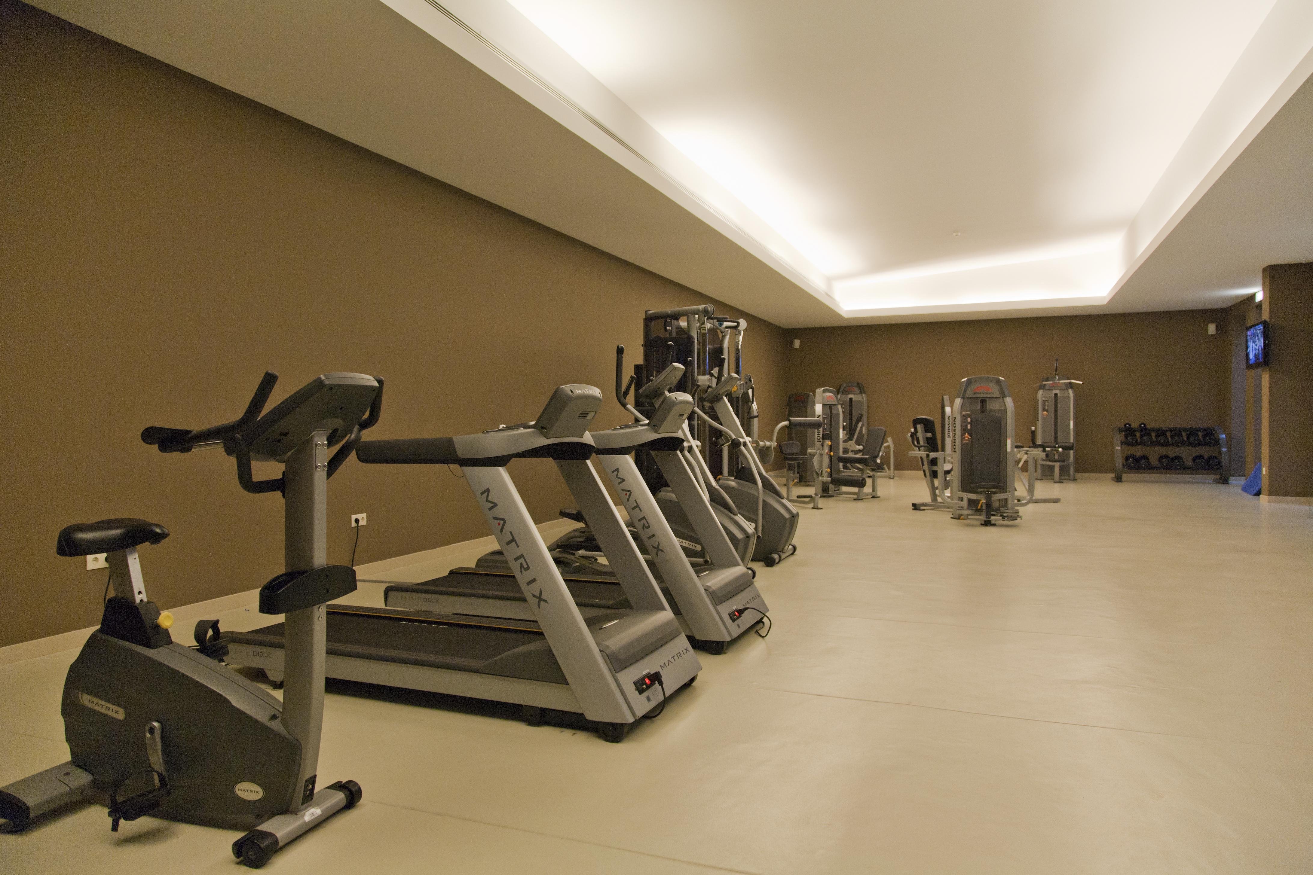 ホテル サン ラファエル アトランティコ アルブフェイラ エクステリア 写真 The gym at the hotel
